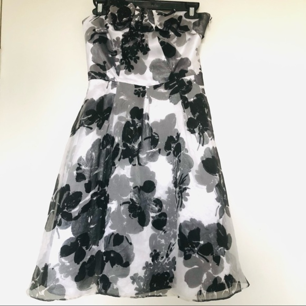 White House Black Market Floral with Bow Strapless Dress- Size 2